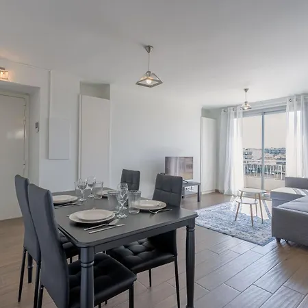 Diplomate - 2 Chambres, 15mn Du Palais, Charmant, Balcon, Clim Appartement