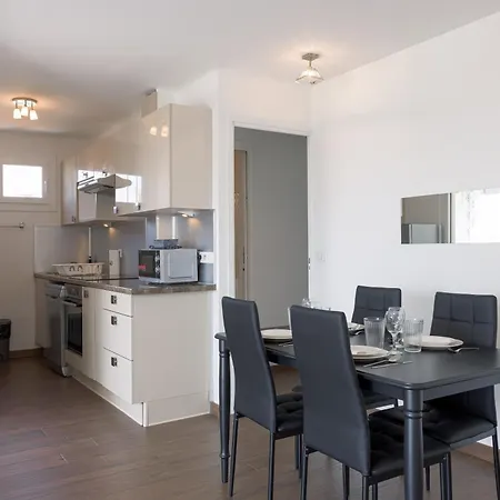 Diplomate - 2 Chambres, 15mn Du Palais, Charmant, Balcon, Clim