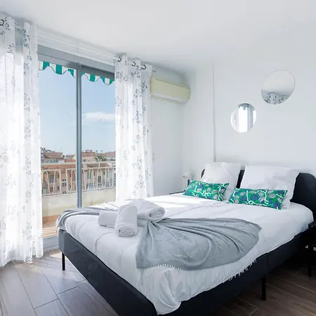 Diplomate - 2 Chambres, 15mn Du Palais, Charmant, Balcon, Clim Appartement