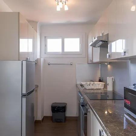 Daire Diplomate - 2 Chambres, 15mn Du Palais, Charmant, Balcon, Clim Cannes